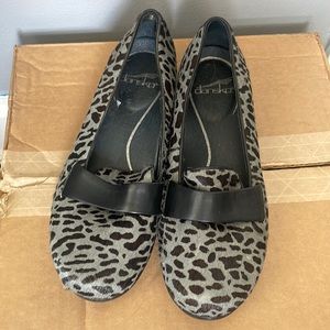 Dansko Professional Euro Size 37 Oksana Gray Leopard Print Calf Hair Loafers